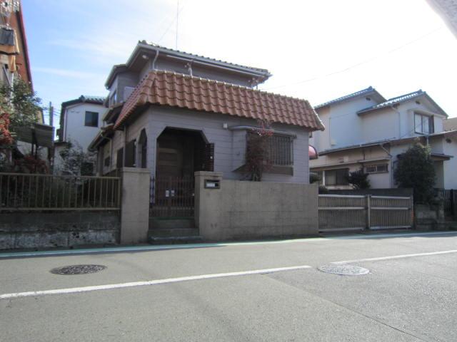 Local appearance photo. Local (12 May 2013) Shooting