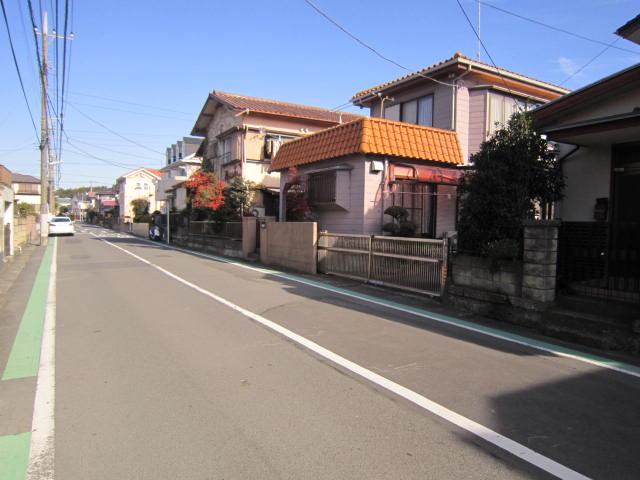 Local photos, including front road. Local (12 May 2013) Shooting