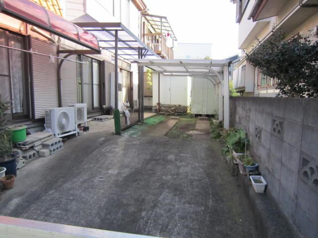 Local appearance photo. Local (12 May 2013) Shooting