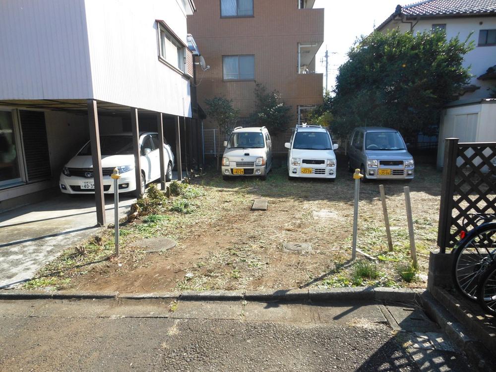 Local photos, including front road. Local (11 May 2013) Shooting