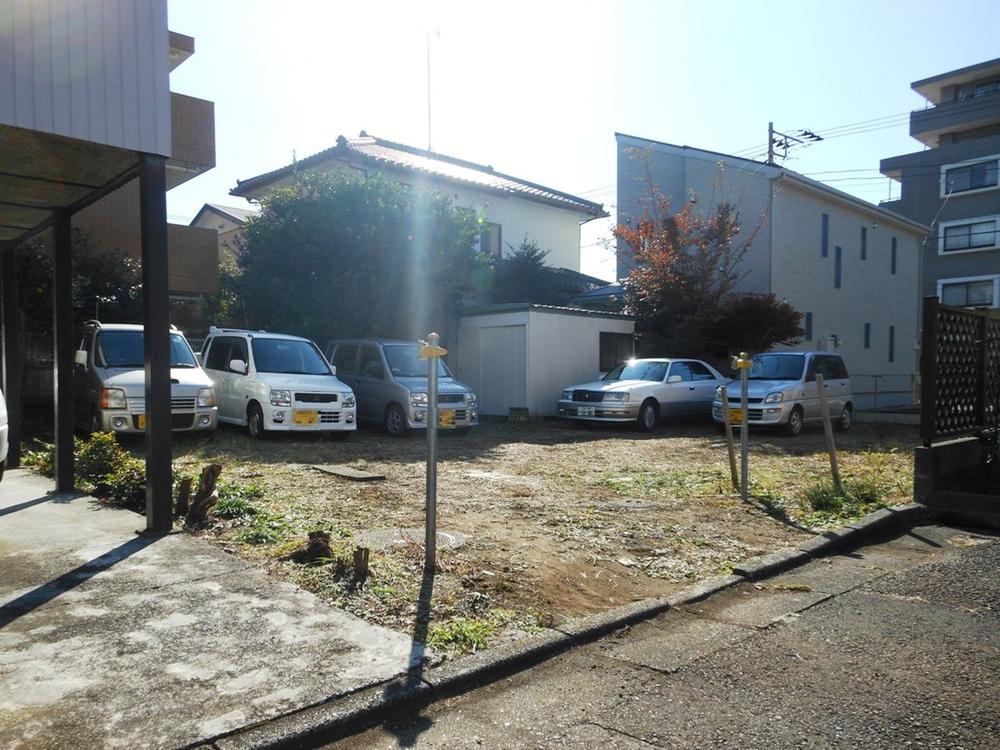 Local photos, including front road. Local (11 May 2013) Shooting