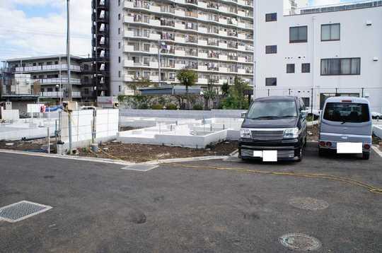 Local photos, including front road. Frontal road