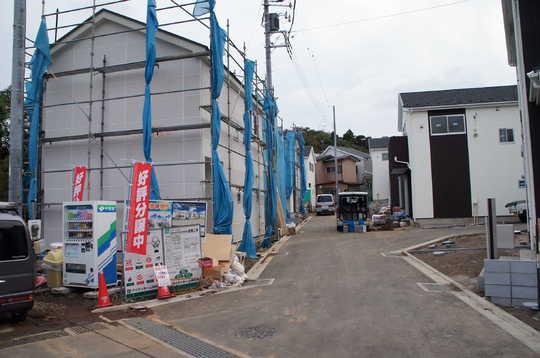 Local photos, including front road. Building appearance