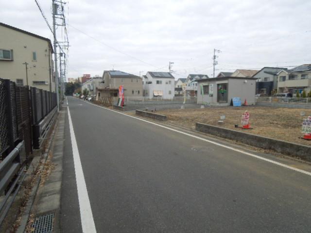 Local photos, including front road. Local (12 May 2013) Shooting