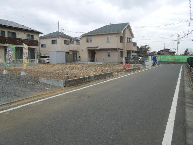 Local photos, including front road. Local (12 May 2013) Shooting