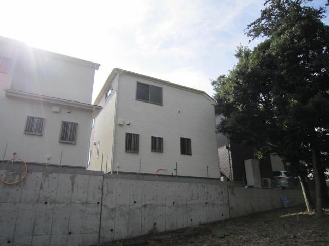 Local appearance photo. Local (11 May 2013) Shooting