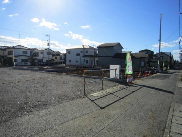 Local photos, including front road. Local (12 May 2013) Shooting