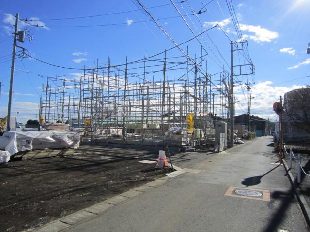 Local photos, including front road. Local (12 May 2013) Shooting