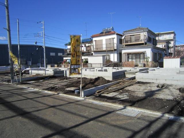 Local photos, including front road. Local (12 May 2013) Shooting