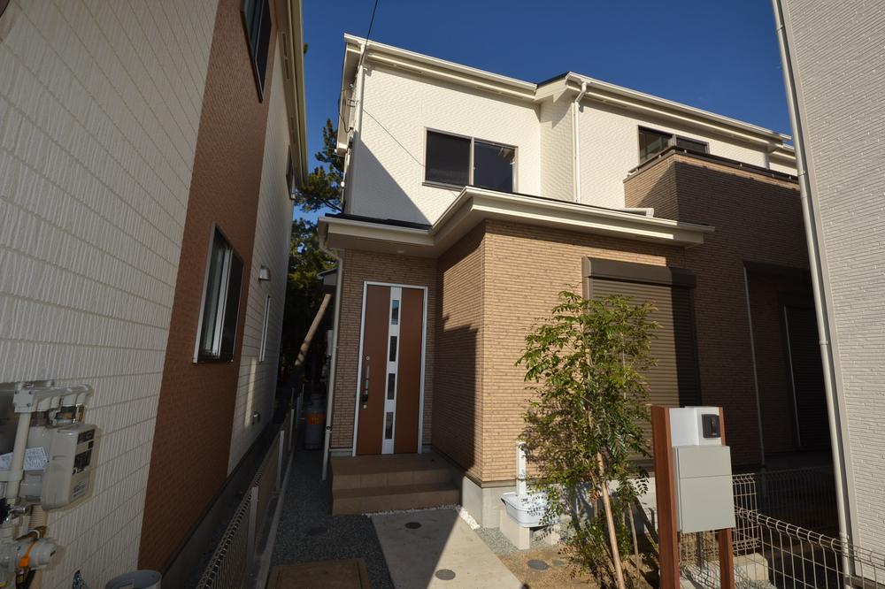 Local appearance photo. Local (12 May 2013) Shooting