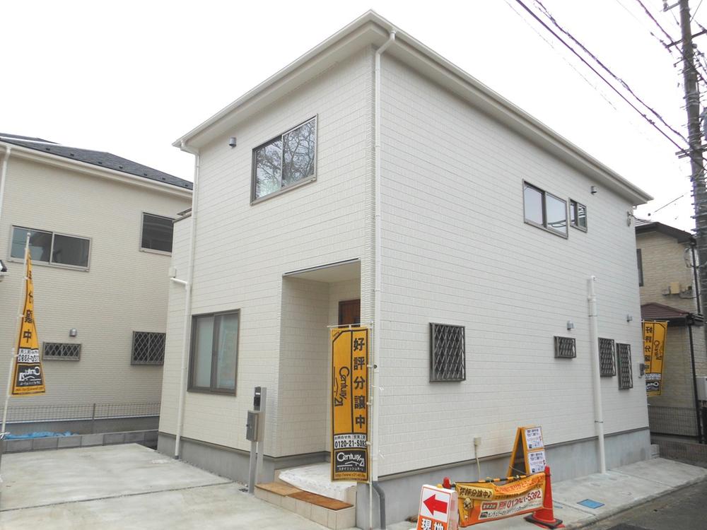 Local appearance photo. 1 Building