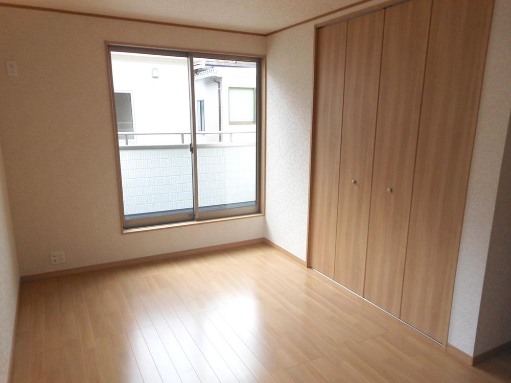 Non-living room. 1 Building