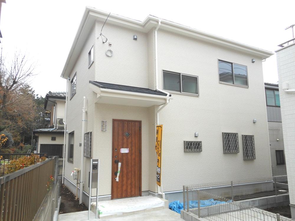 Local appearance photo. Building 2