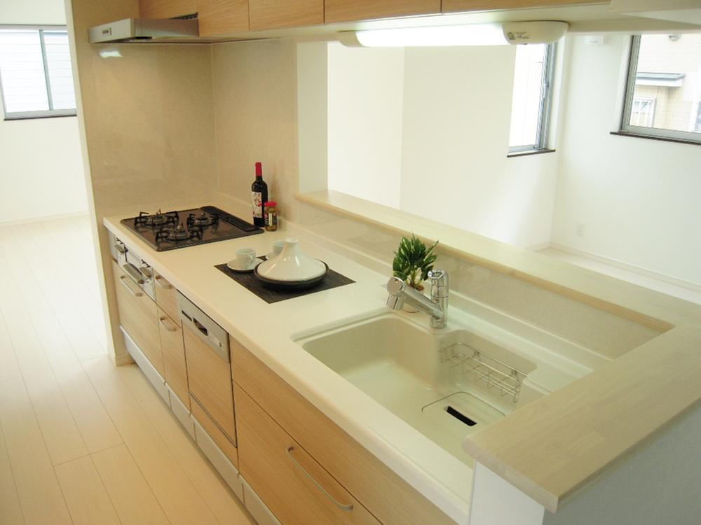 Kitchen. Building 2 Counter Kitchen