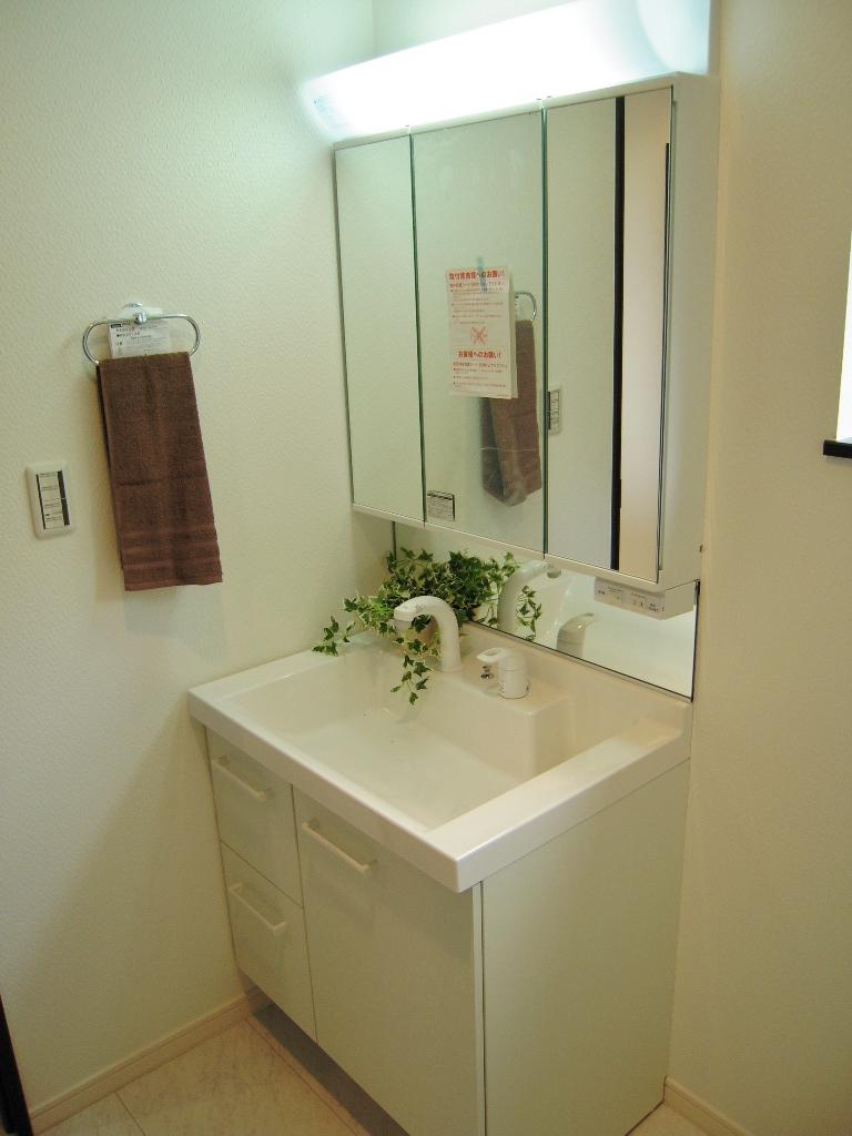 Wash basin, toilet. Building 2 washroom