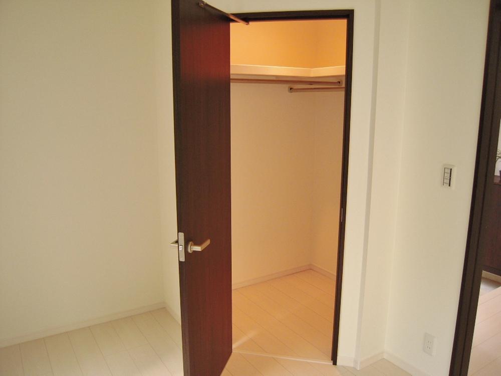 Receipt. Walk-in closet