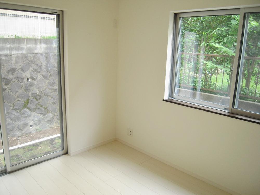 Non-living room. Building 2 room