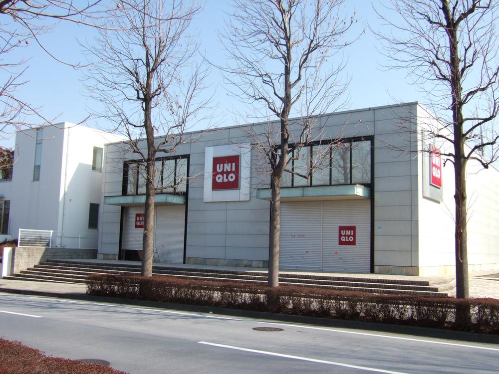 Shopping centre. 734m to UNIQLO Yokohama Eda shop