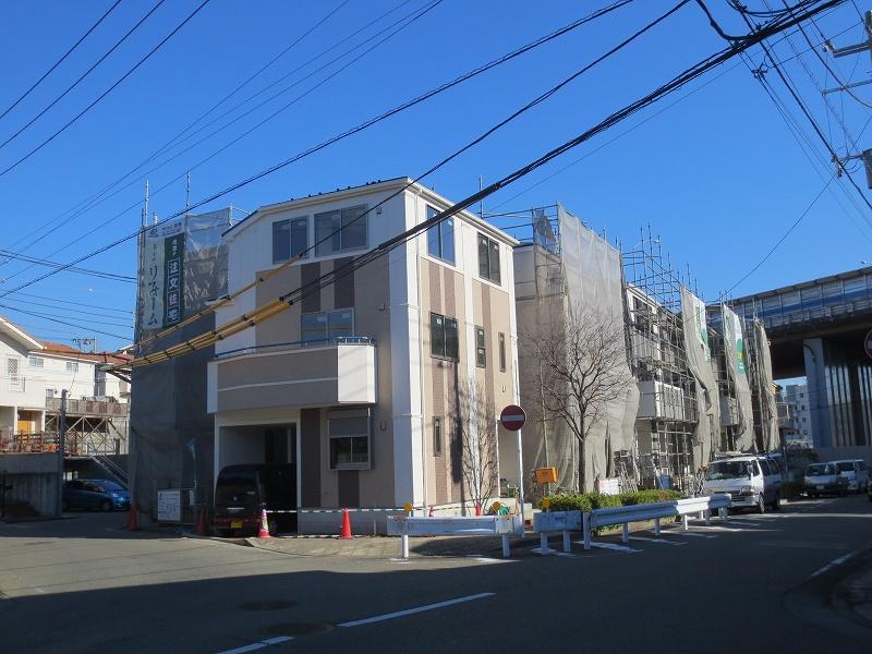 Local photos, including front road. Local (12 May 2013) Shooting