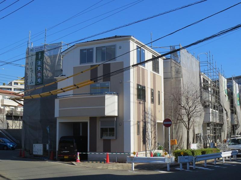 Local appearance photo. Local (12 May 2013) Shooting