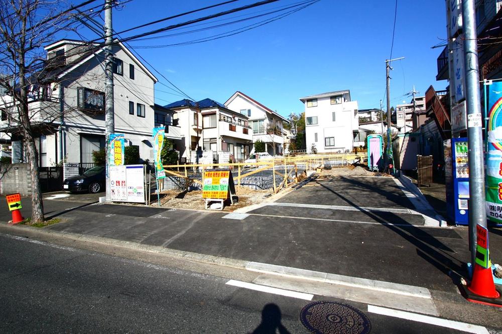 Local photos, including front road. Local (12 May 2013) Shooting