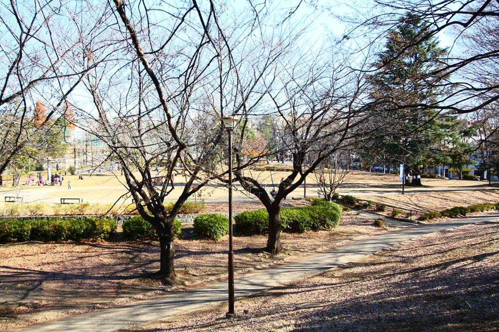 Other. Near Tama Plaza Station has Utsukushigaoka park of neighborhood residents oasis.