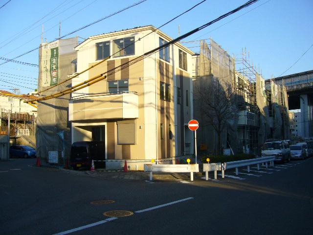 Local photos, including front road. Local (12 May 2013) Shooting