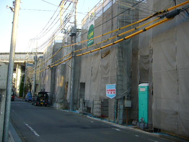 Local photos, including front road. Local (12 May 2013) Shooting