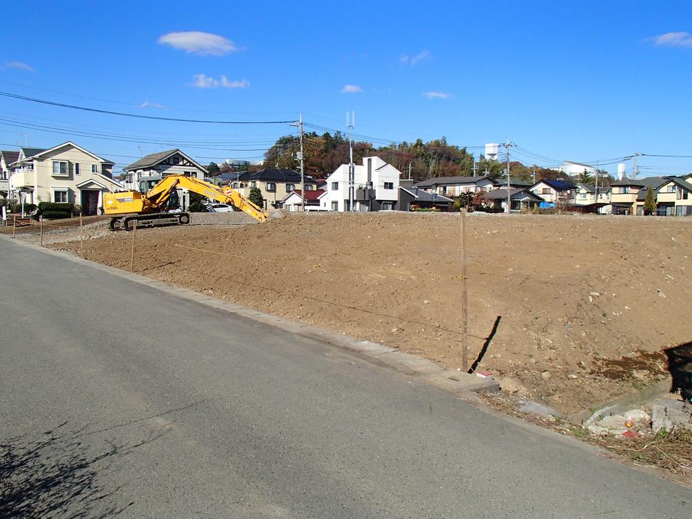 Local photos, including front road. Local (11 May 2013) Shooting