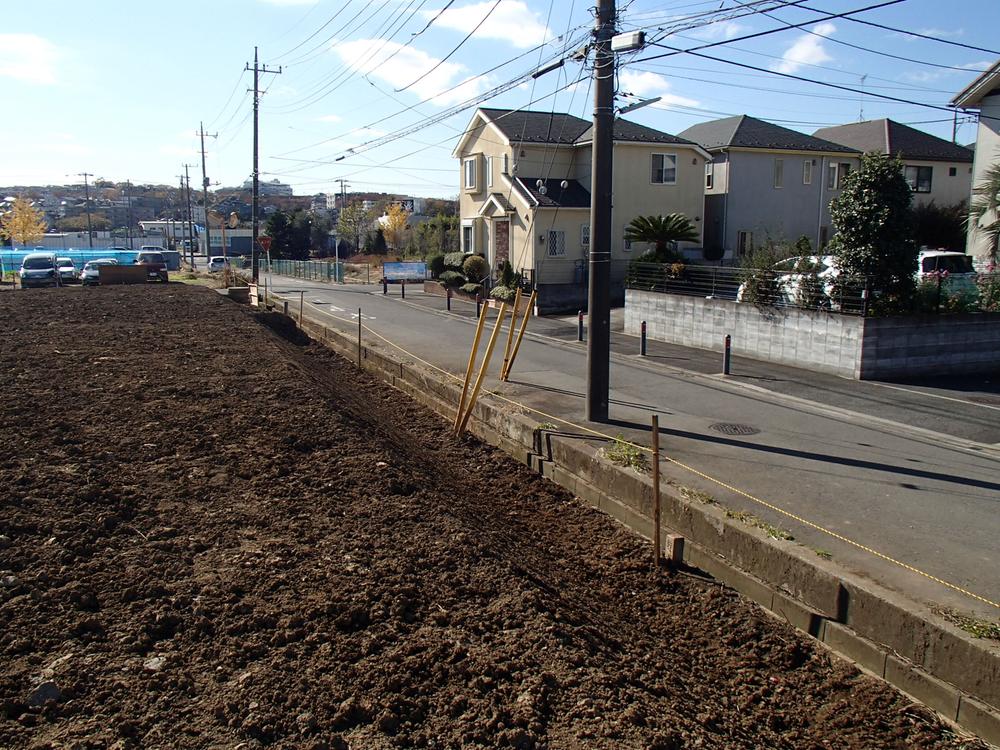 Local photos, including front road. Local (11 May 2013) Shooting