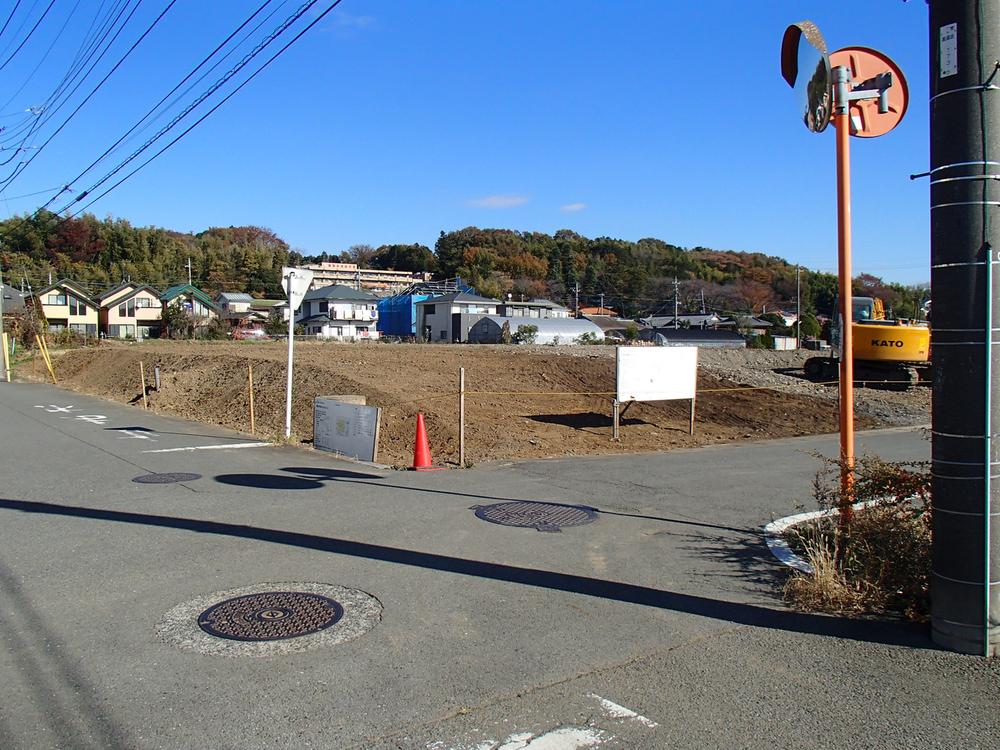 Local photos, including front road. Local (11 May 2013) Shooting