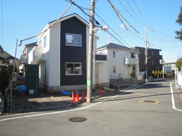 Local photos, including front road. Local (12 May 2013) Shooting