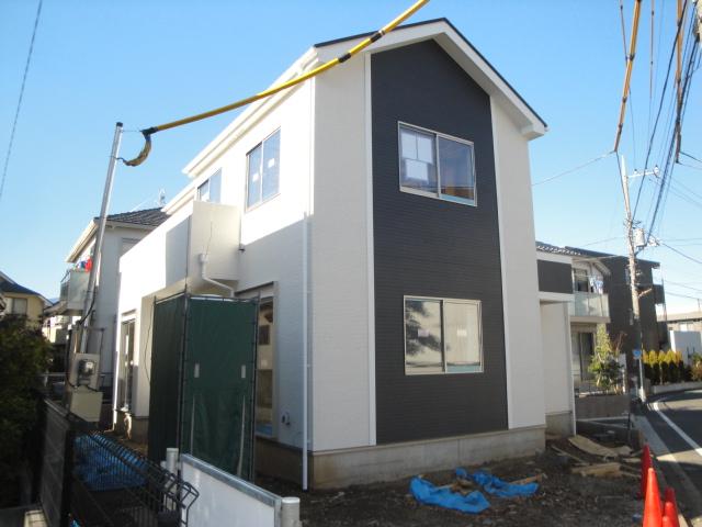 Local appearance photo. Local (12 May 2013) Shooting