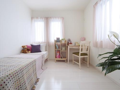 Non-living room. About 5 tatami of Western-style to remove the wall, Can be reduced to 1 room (paid). Also, At the top of the room about 4.9 tatami step storage, Storage space, such as a separate Daily storage convenient are also designed (sale already model house)