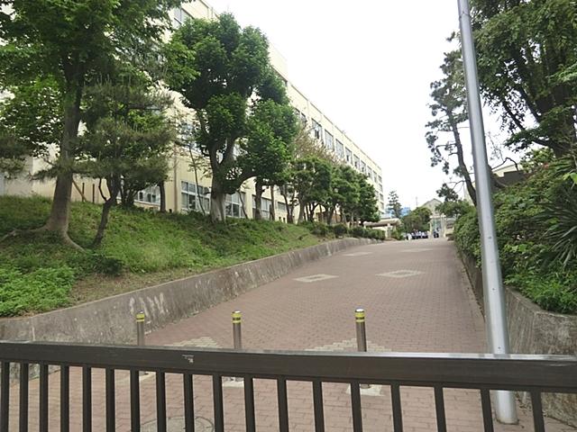 Junior high school. 2100m to within a Yokohama Tateyama junior high school
