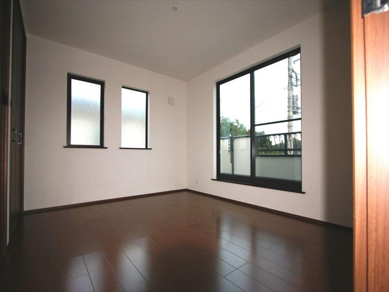 Same specifications photos (Other introspection). Same specifications