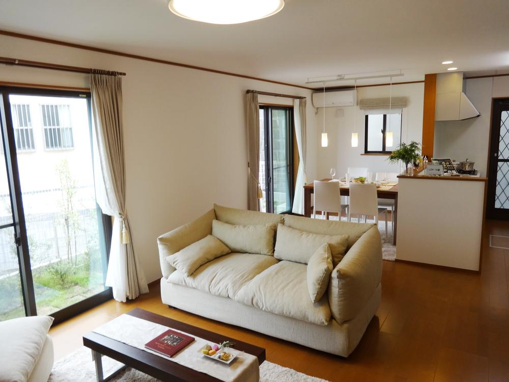 Same specifications photos (living). ( 2 Building) same specification