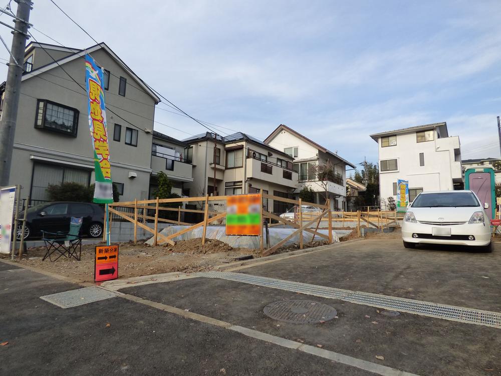 Local photos, including front road. Local (12 May 2013) Shooting