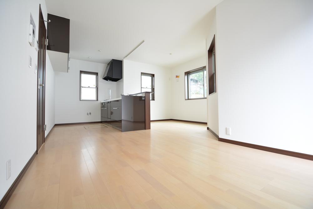 Same specifications photos (living). Same specifications