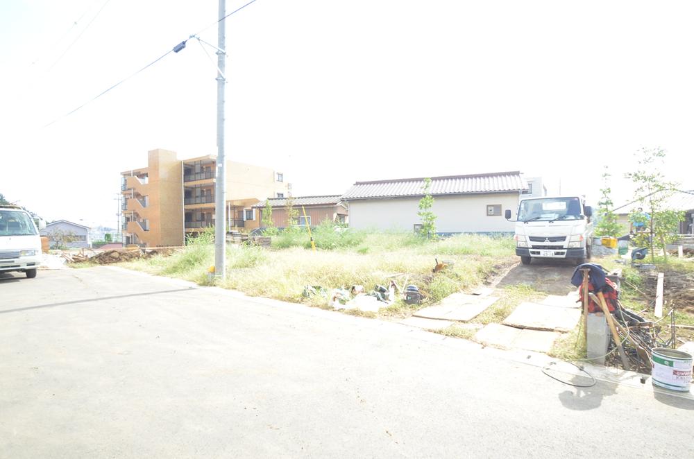 Local photos, including front road. Local (10 May 2013) Shooting