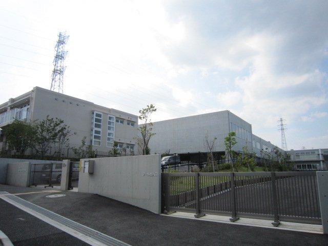 Junior high school. Akanedai 2600m until junior high school