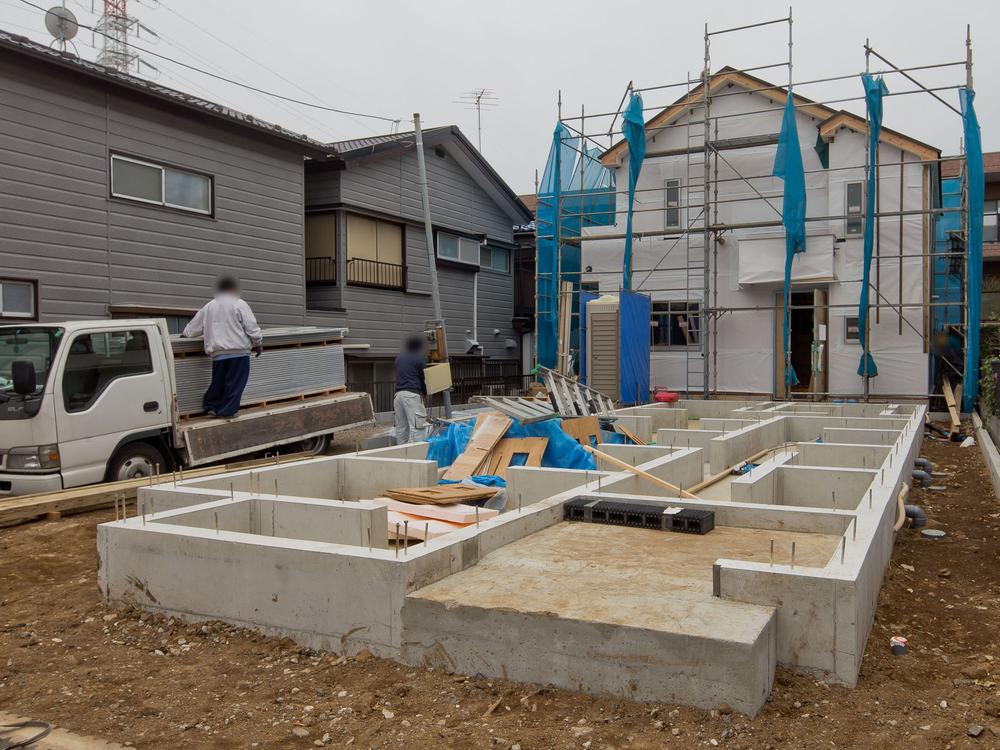 Local photos, including front road. Local (12 May 2013) Shooting