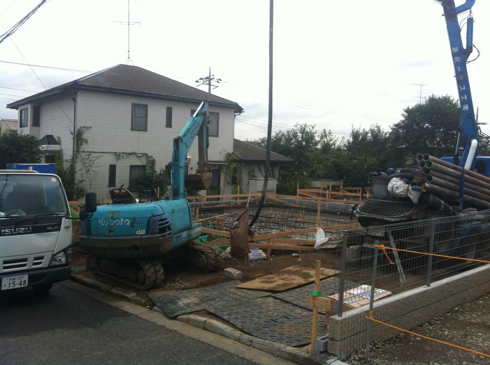 Local photos, including front road. Local (10 May 2013) Shooting