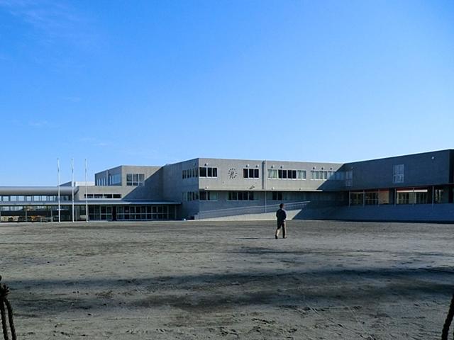 Junior high school. 421m to Yokohama Municipal Akanedai junior high school