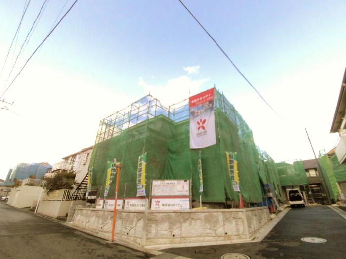 Local appearance photo. Good per sun on the southeast corner lot (1 Building appearance)