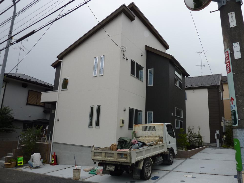 Local appearance photo. 1 Building