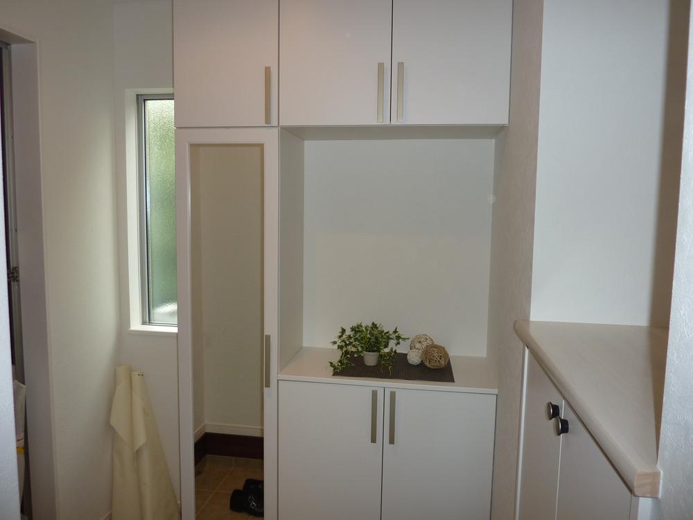 Entrance. 1 Building