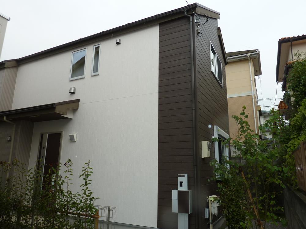 Local appearance photo. Building 2