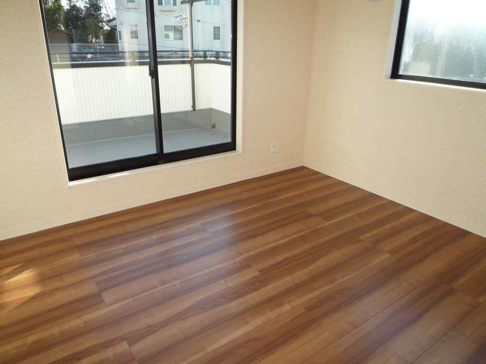 Non-living room. About 7.5 Pledge of room.