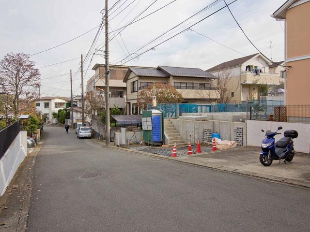 Local photos, including front road. 2013 November 27, shooting